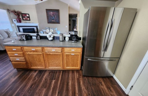 Greeley Casa | Spacious 5-bedroom house in beautiful Greeley with AC, WiFi