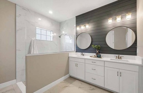 Parrish Casa | Spacious 5-bedroom house with WiFi and AC in charming Parrish