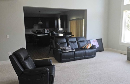 Northwest Raleigh Casa | Spacious 5-bedroom house in delightful North Raleigh with AC, WiFi.