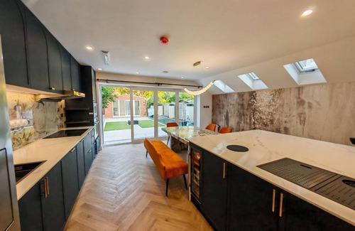 Wimbledon Casa | Spacious 5-bedroom house in enchanting Herbert Road, SW19