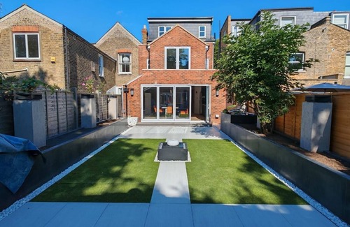 Wimbledon Casa | Spacious 5-bedroom house in enchanting Herbert Road, SW19