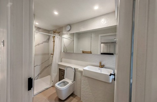 Wimbledon Casa | Spacious 5-bedroom house in enchanting Herbert Road, SW19