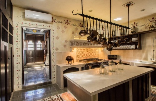 Centro Casa | Spacious 5-bedroom house with WiFi, AC in delightful Mérida
