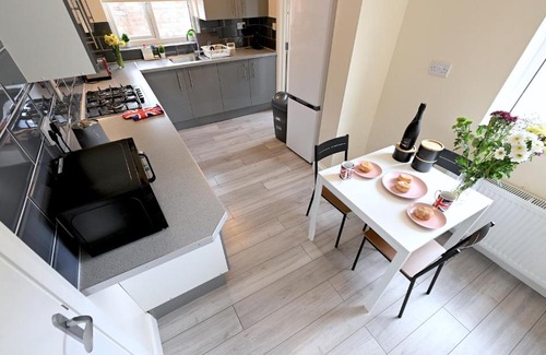 Upper Edmonton Apartamento | SPACIOUS 5 BEDROOM HOUSE NEXT TO TOTTENHAM STADIUM