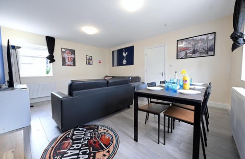Upper Edmonton Apartamento | SPACIOUS 5 BEDROOM HOUSE NEXT TO TOTTENHAM STADIUM