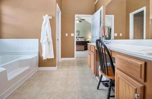 Dallas Casa | Spacious 5-bedroom house in adorable Dallas with AC, WiFi