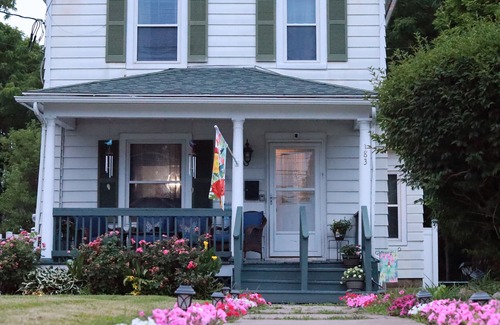 Geneva Casa | Spacious 5-bedroom house, Family Entertainment Pavilion, WiFi, AC in Geneva