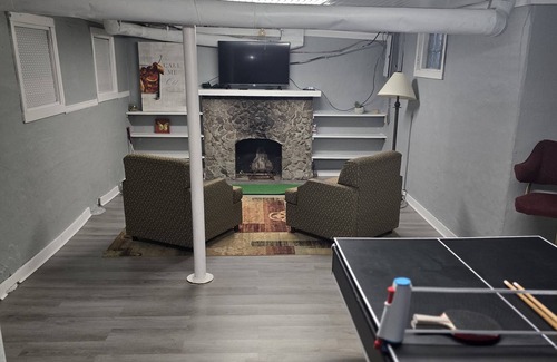 Lorain Casa | Spacious 5-bedroom house in peaceful Lorain with AC, WiFi