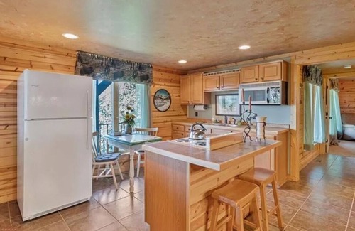 Salem Casa | Spacious 5-bedroom house with WiFi and mountain views!