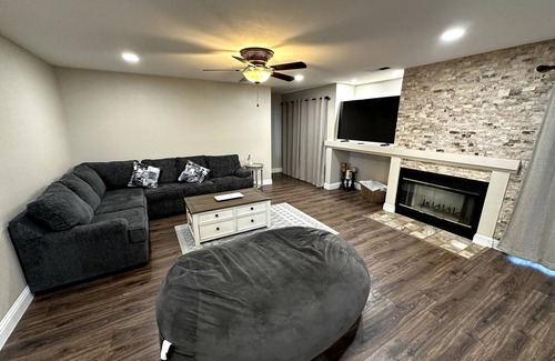Yuba City Casa | Spacious 5-bedroom Modern Home Yuba City with massive backyard, newly remodeled