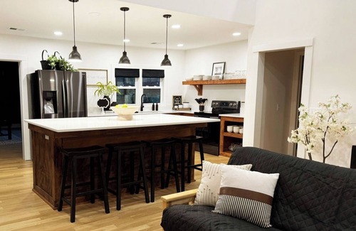 Tate Casa | Spacious 5-bedroom/up to 14 guests House & Event Venue in enjoyable Alpharetta