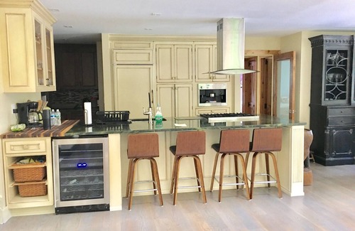 Bridgehampton Casa | Amplia casa familiar de 5 habitaciones, recientemente renovada.
