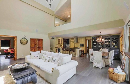 Bridgehampton Casa | Amplia casa familiar de 5 habitaciones, recientemente renovada.