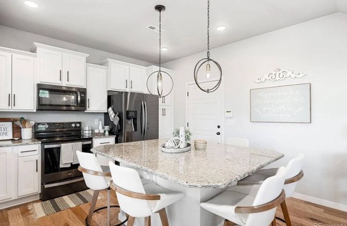 The Meadows Casa | Spacious 5-bedroom house in charming Castle Rock with AC, WiFi, fitness area
