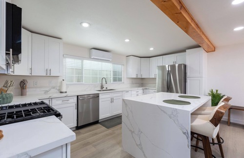 Otay Casa | Spacious 5-bedroom house in fabulous Chula Vista with WiFi, AC