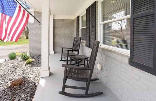 Indianapolis Casa | Spacious 5-bedroom house in delightful Indianapolis wit hot tub and gameroom!