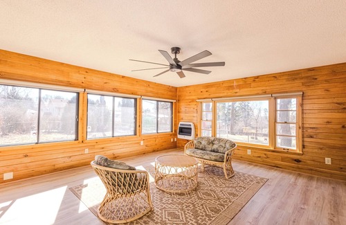Columbia Heights Casa | Spacious 5-bedroom house with AC, WiFi in welcoming Minneapolis near Downtown