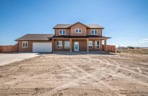 Pueblo West Casa | Spacious 5-bedroom house with AC and WiFi in pleasant Pueblo West