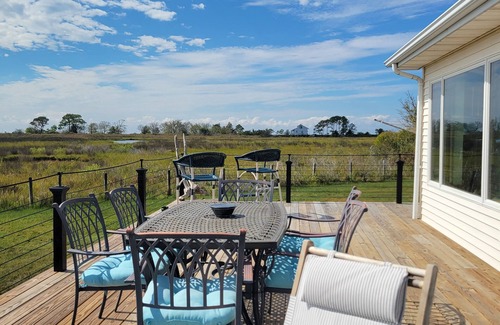 Ewell Casa | Spacious 5-bedroom house with WiFi, AC and private dock on charming Smith Island