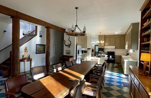 Three Rivers Cabina | Spacious 5-bedroom Lodge nestled at the Gateway to the Sequoias.