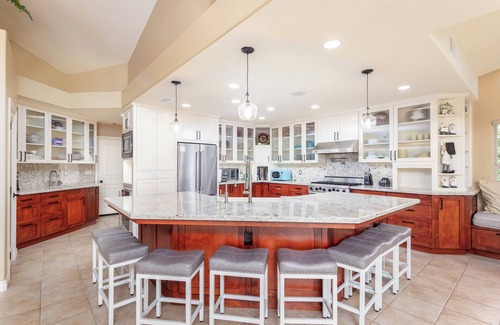 Three Rivers Casa | Spacious 5-bedroom house in awesome Three Rivers with AC, fitness room, WiFi