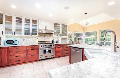 Three Rivers Casa | Spacious 5-bedroom house in awesome Three Rivers with AC, fitness room, WiFi