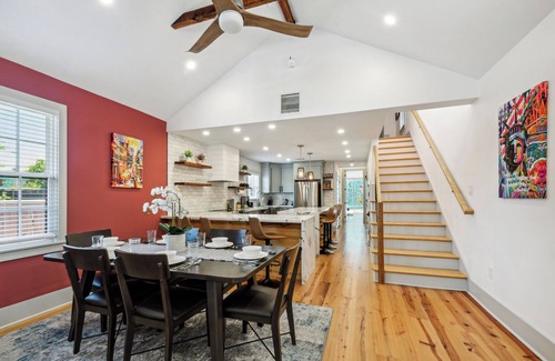 Irish Channel Casa | Spacious 5 BR 3.5 bath w private backyard