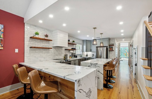 Irish Channel Casa | Spacious 5 BR 3.5 bath w private backyard