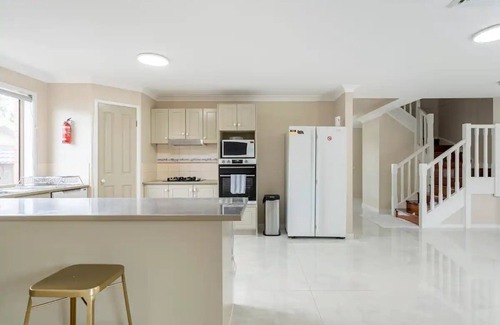 Beaumont Hills Casa | Spacious 5 BR, 3 Bath R, 2 Big Lounge, Big Balcony