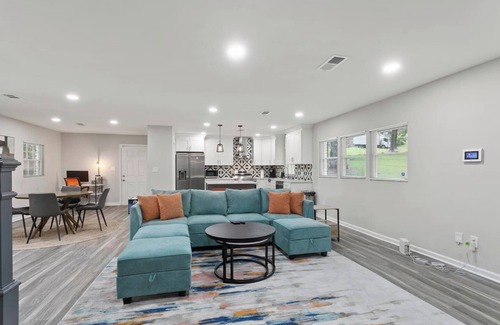 Candler-McAfee Casa | Spacious 5 BR Holiday Retreat close to dt ATL