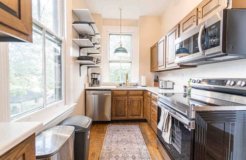Clifton Casa | Spacious 5-BR Renovated Home-10 min drive to DT