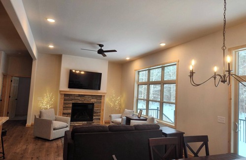 Manitowish Waters Casa | Spacious 5-BR home in Manitowish Waters with pier access on Chain of Lakes.