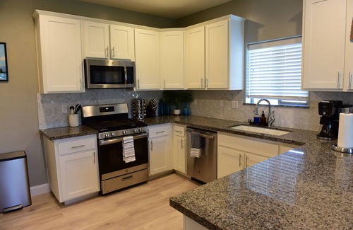 Visalia Casa | Spacious 5BD Home w EV charger near Sequoia Ntl Pk