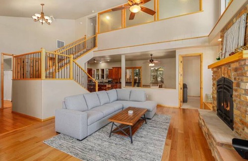 Ponderosa Trails Casa | Relax and Enjoy: Travertine Retreat in the Pines!