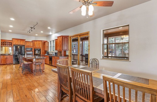 Ponderosa Trails Casa | Relax and Enjoy: Travertine Retreat in the Pines!