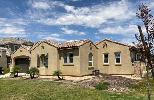Rancho Cucamonga Casa | Spacious 5bdrm home, 1/2 acres, pool & amenities.