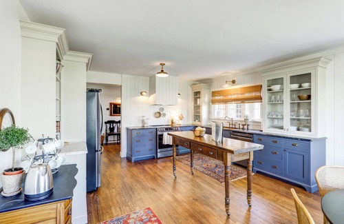 Gordonville Casa | Spacious 5bdrm house with AC and WiFi /Family Friendly/Fire Pit /HOT TUB