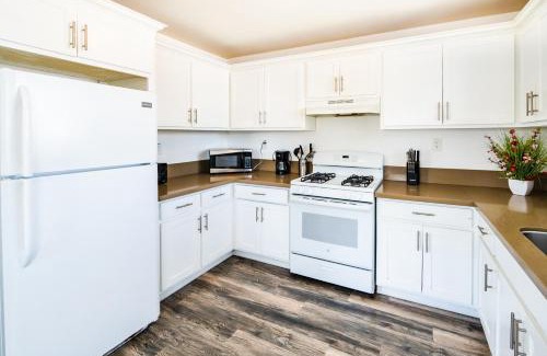 Los Angeles Apartamento | Spacious 5BR 3BA Home with Free Parking and WiFi 10 Minutes to Downtown LA Perfect for Large Groups