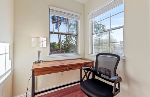Elk Grove Casa | Spacious 5BR 3BR w Pool Table, Air Hockey, Games and more!