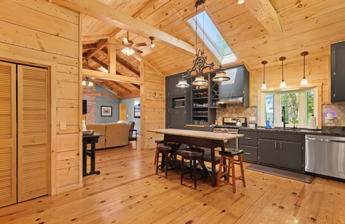 Newland Casa | Spacious 5BR/4BA/1 level home on 8 acres w/ Stunning Views, Hot Tub & Fire Pit