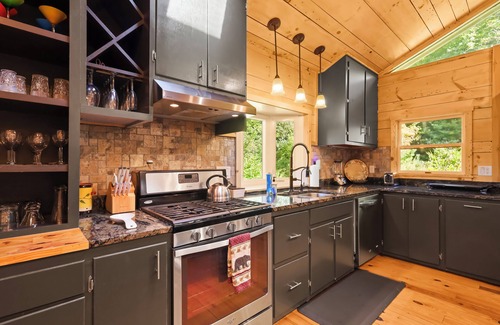 Newland Casa | Spacious 5BR/4BA/1 level home on 8 acres w/ Stunning Views, Hot Tub & Fire Pit