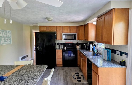 Eastward Look Casa | Spacious 5BR Beach House Vacation-walk to Scarborough!
