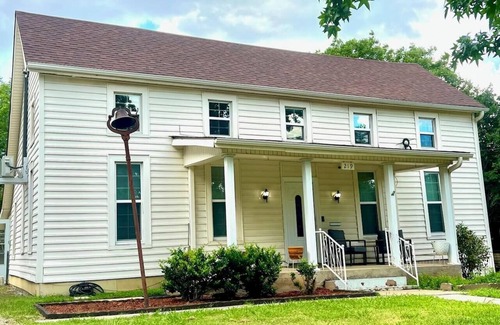 Sherman Casa | Spacious 5BR Corporate Home/Ideal for Work Crews & Long Stays/Centrally located