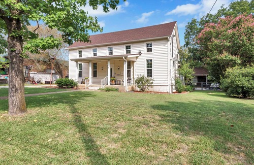 Sherman Casa | Spacious 5BR Corporate Home/Ideal for Work Crews & Long Stays/Centrally located
