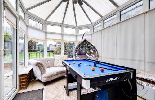 Wednesbury Casa | Spacious 5BR Home in 113 Park Lane with Free Parking Near M6 and Walsall Town Centre