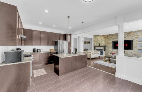 Halton Regional Municipality Casa | Spacious 5BR Home | Sleeps 14 | Family Gateway