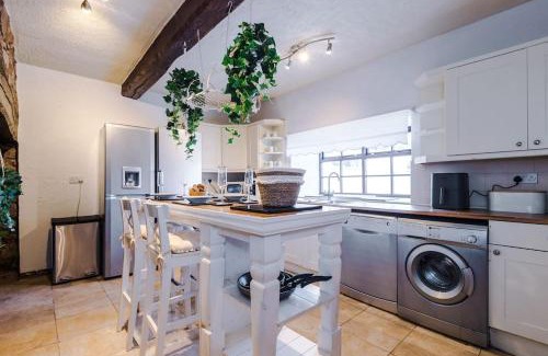 Ruthin Casa | Spacious 5BR Home w/Game Room