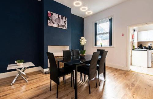 Derby Casa | Spacious 5BR House in Central Derby - Near Amenities