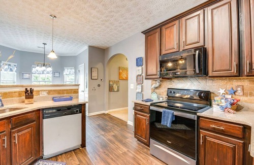 Hampton Casa | Spacious 5BR Oasis w/Pool + Deck