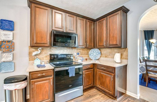 Hampton Casa | Spacious 5BR Oasis w/Pool + Deck